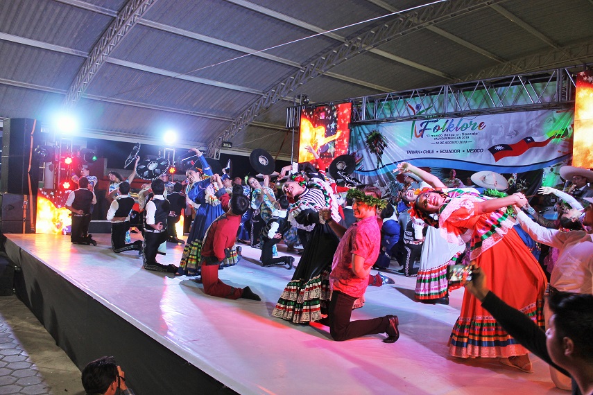 Exitoso tercer Festival Internacional del Folklore