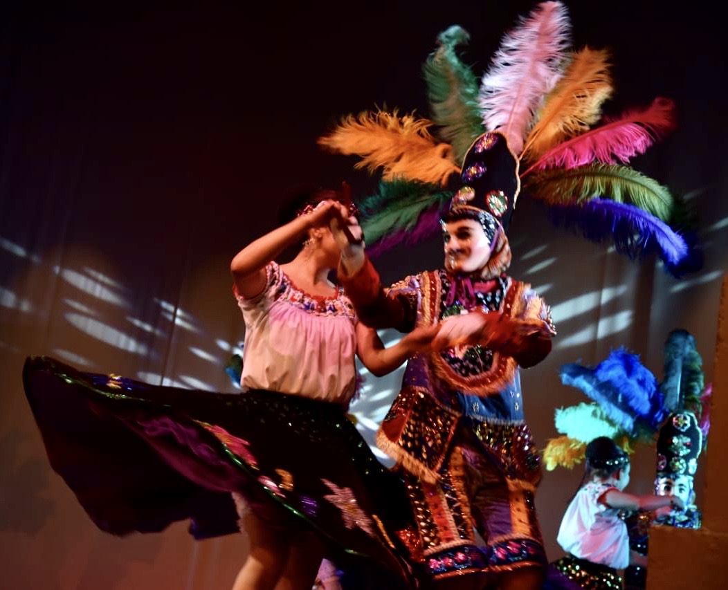 Participan bailarines tlaxcaltecas en festejos patrios de CDMX