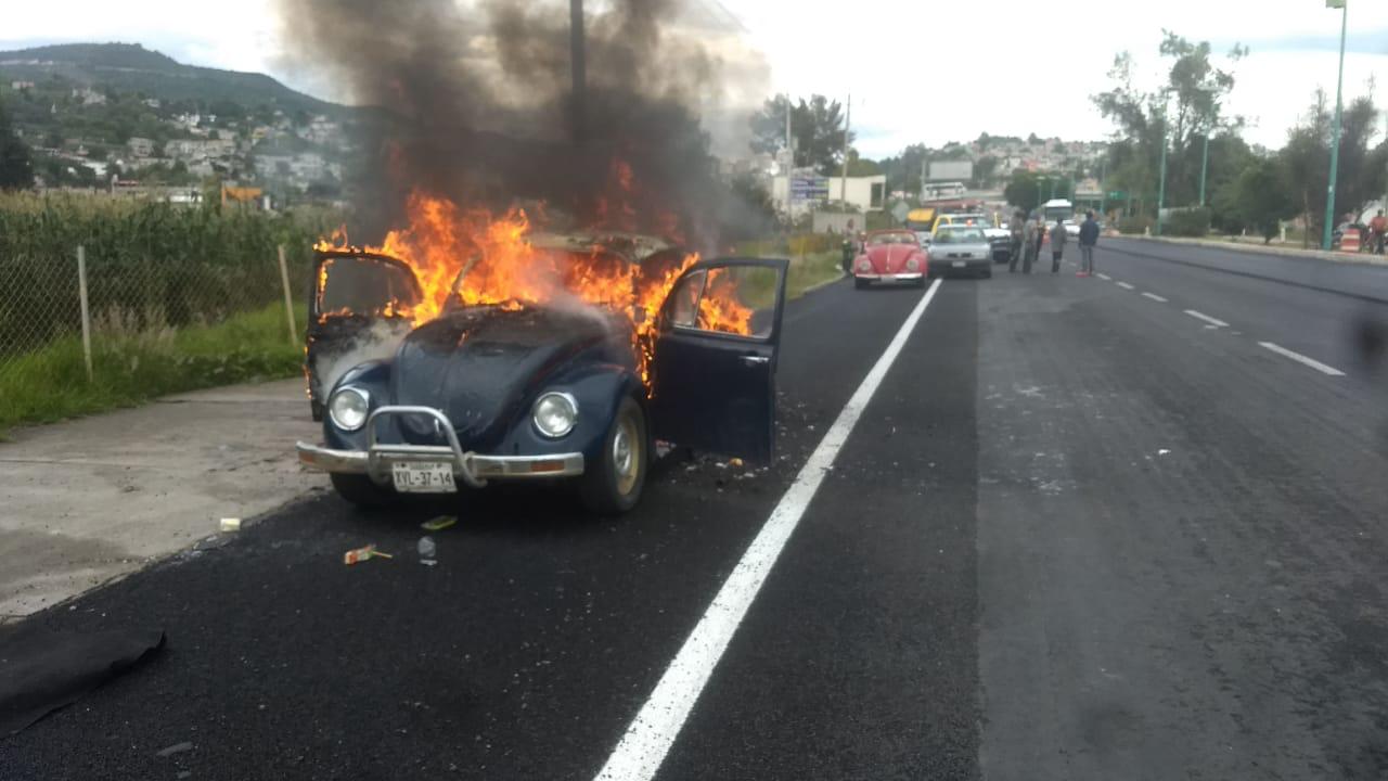 Se incendia automóvil sobre la Tlaxcala-San Martín