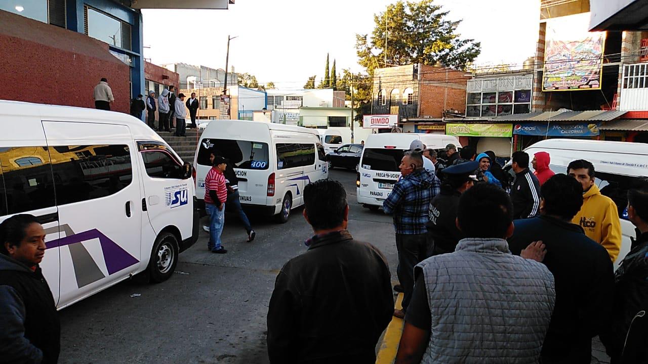 Realizan paro de labores trabajadores de USU