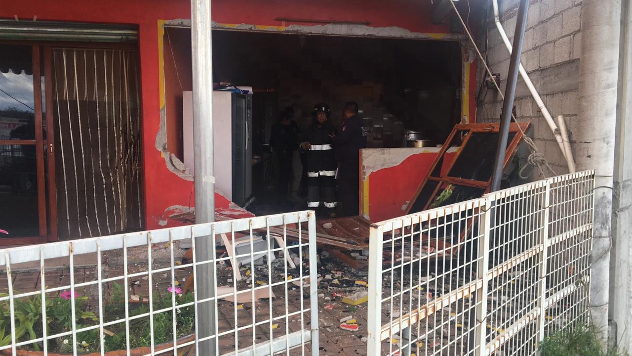 Se registra explosión en local de comida de Tepeyanco