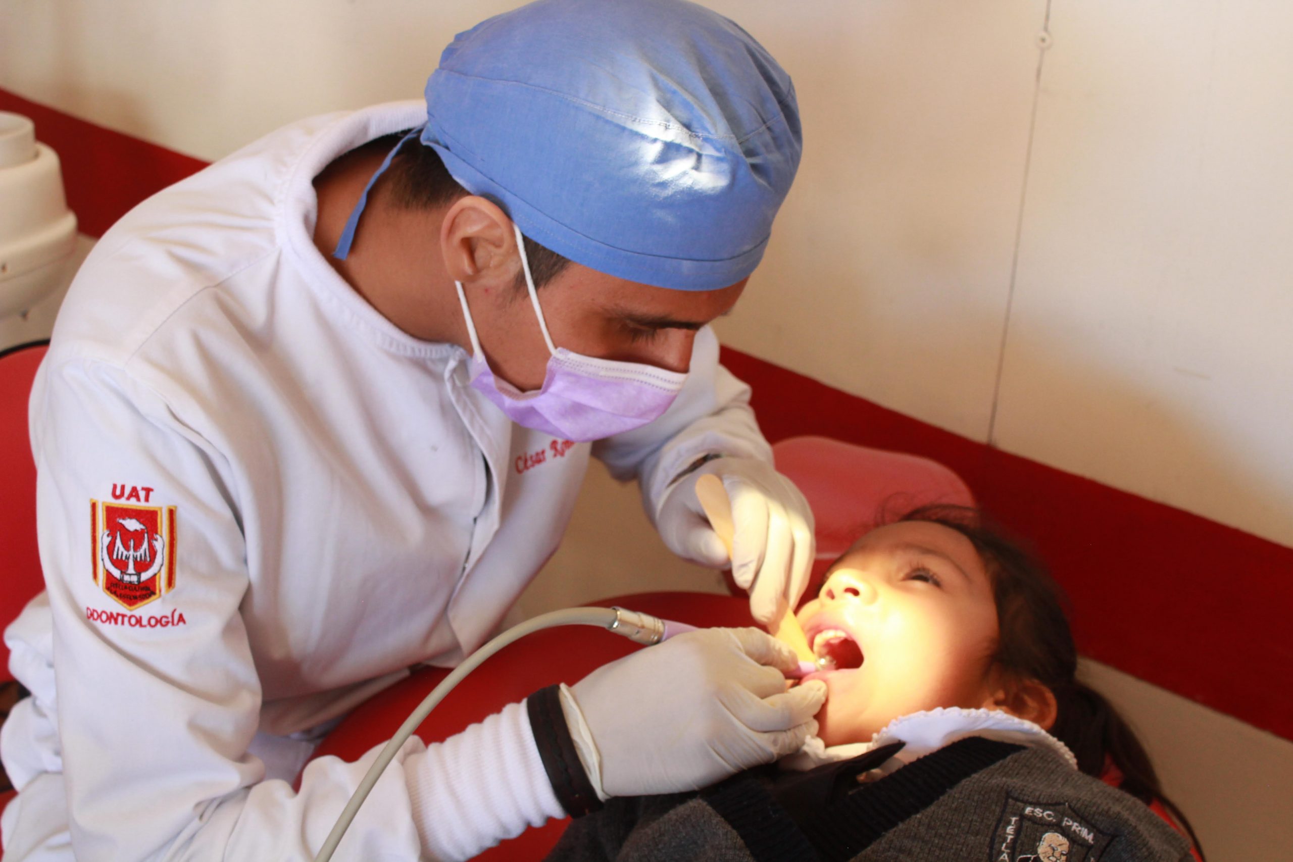 Reciben infantes de Tetla atención odontológica