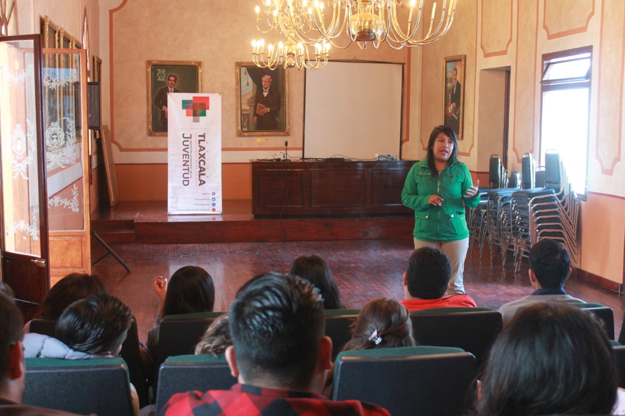 Disertan conferencia de Educación Sexual para jóvenes en la capital