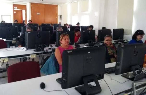 Reanudarán cursos de computación para mujeres en comuna capitalina