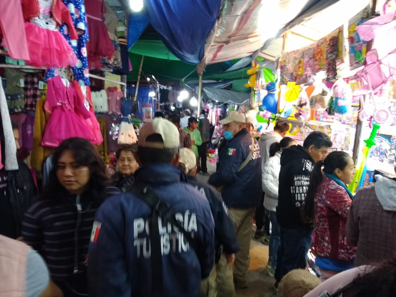 Garantiza policía capitalina seguridad a Reyes Magos durante compras