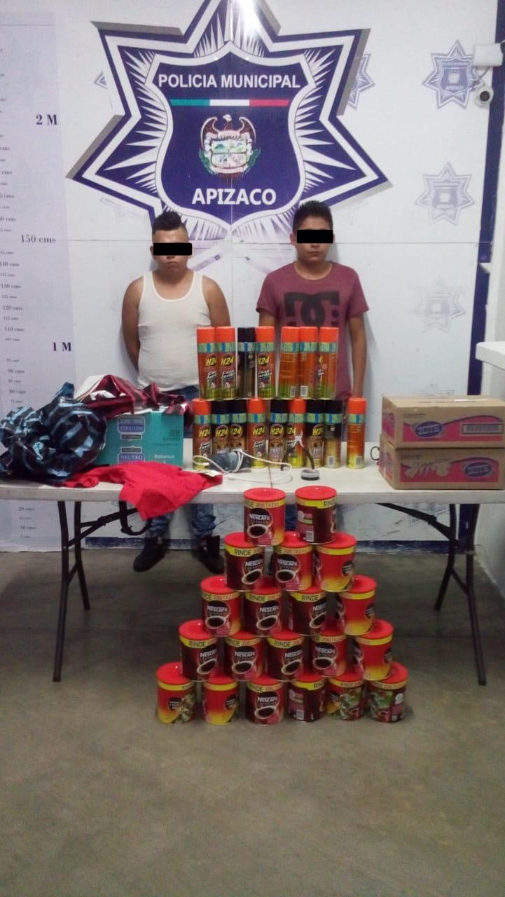 Detiene Policía de Apizaco a dos sujetos por robo a Aurrera