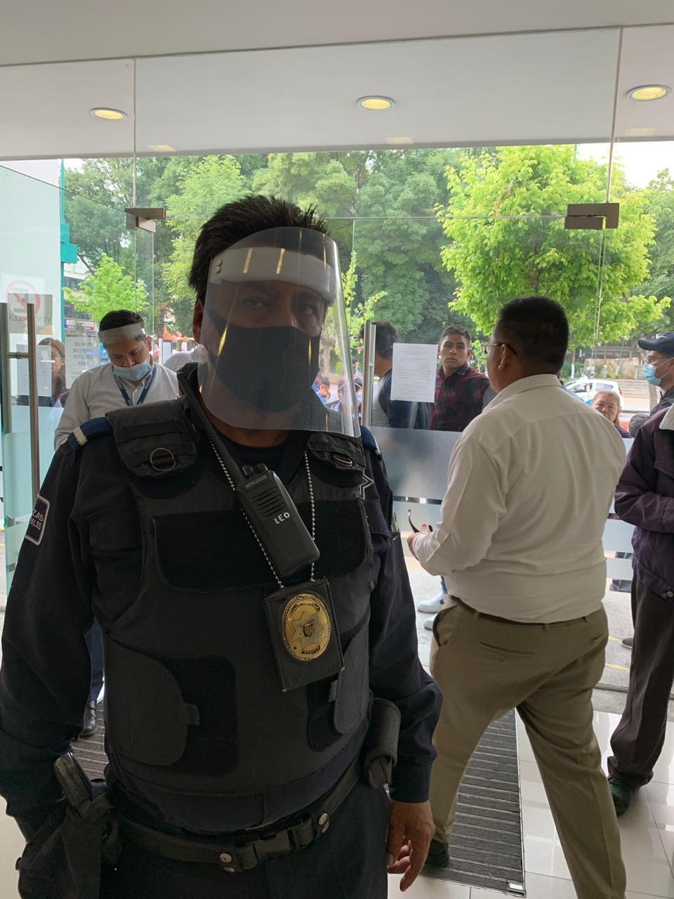 Ayuntamiento de Apizaco dota de caretas y cubrebocas a personal