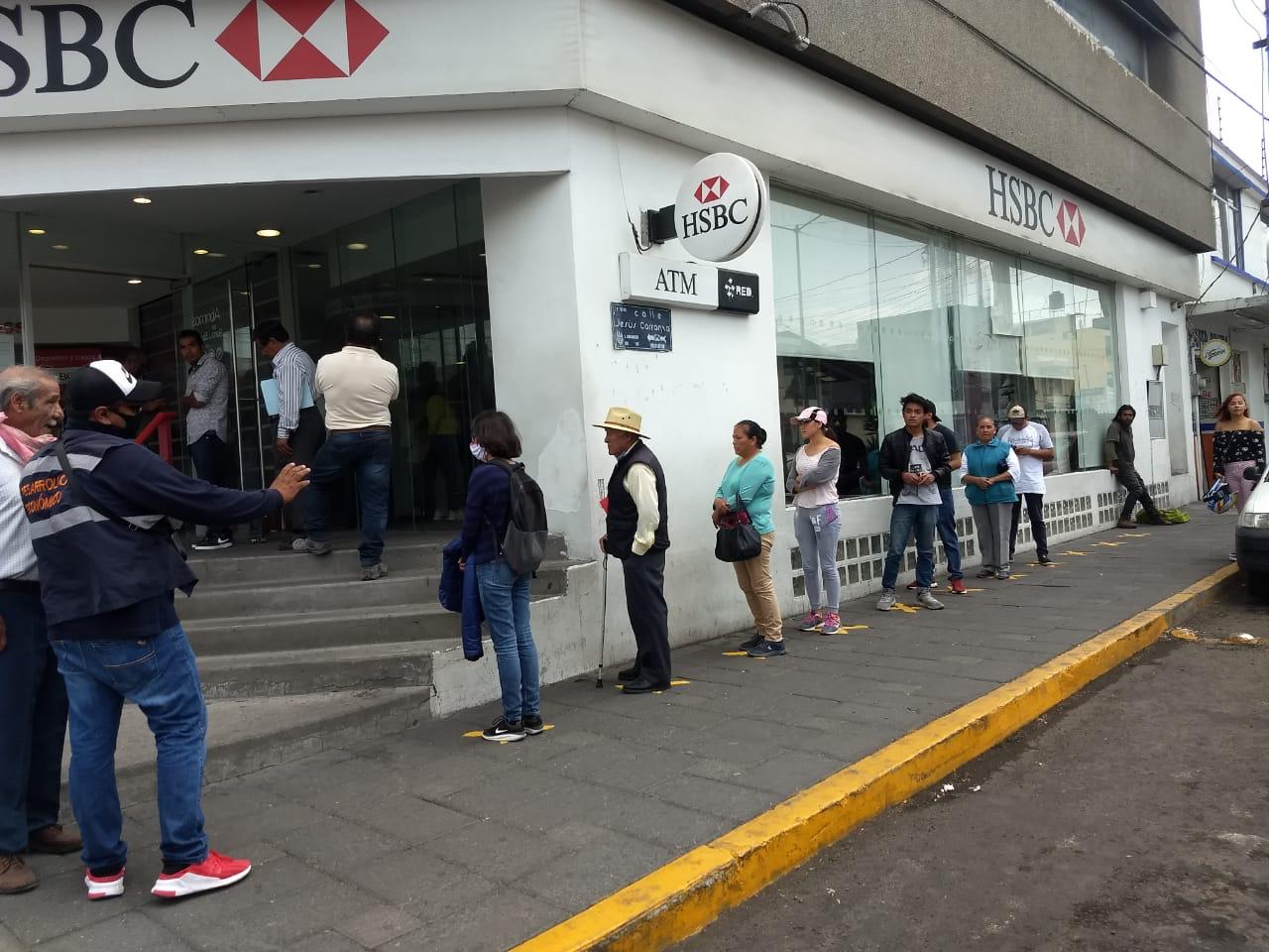 Refuerza Apizaco la sana distancia en bancos