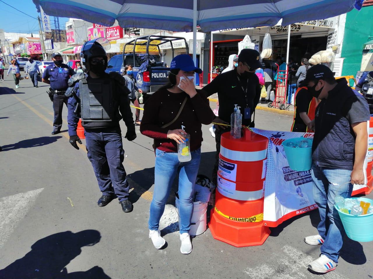Con medidas sanitarias, reúne tianguis dominical más de 15 mil personas