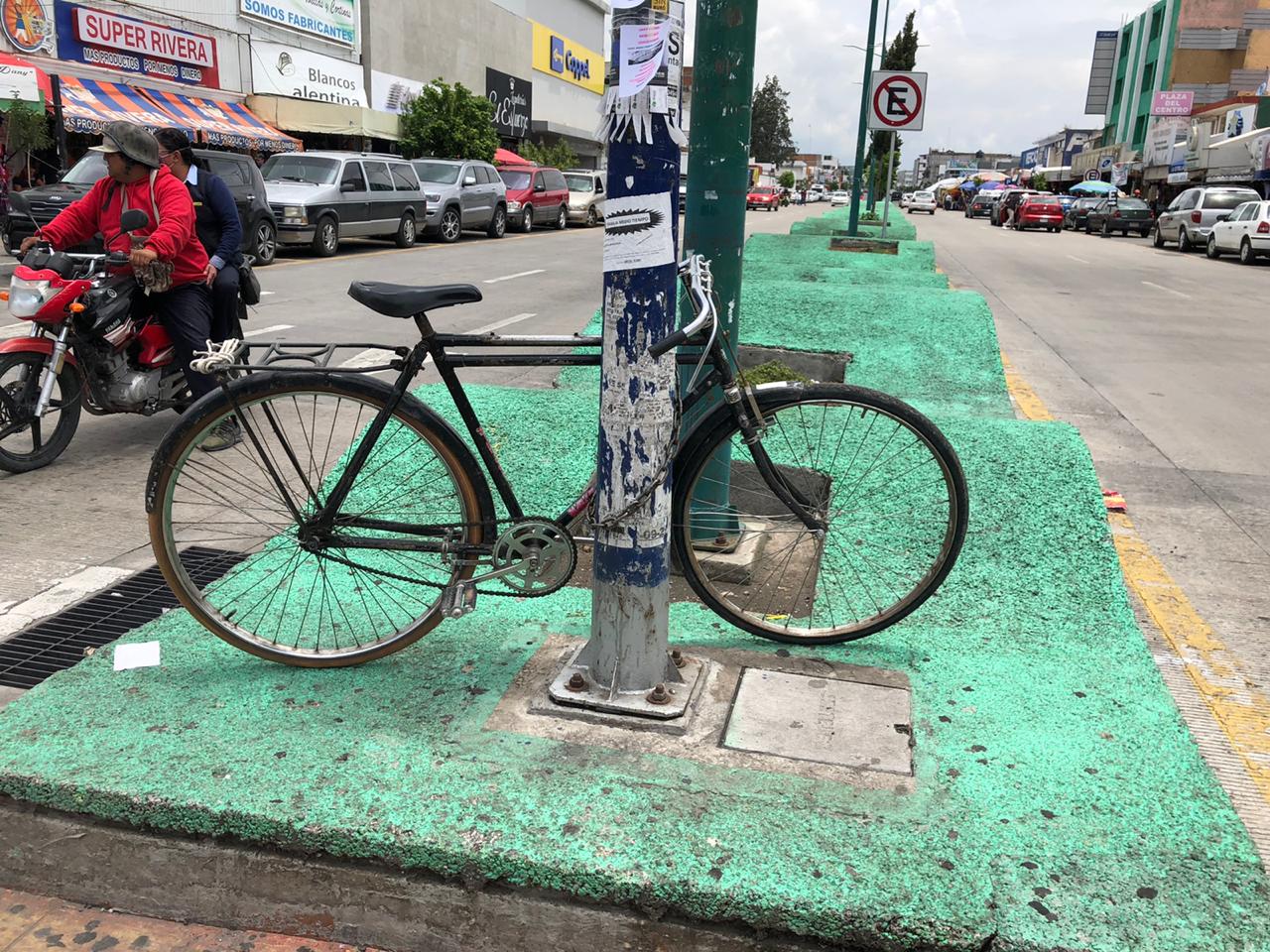 Colocan estacionamientos para bicicletas en Apizaco