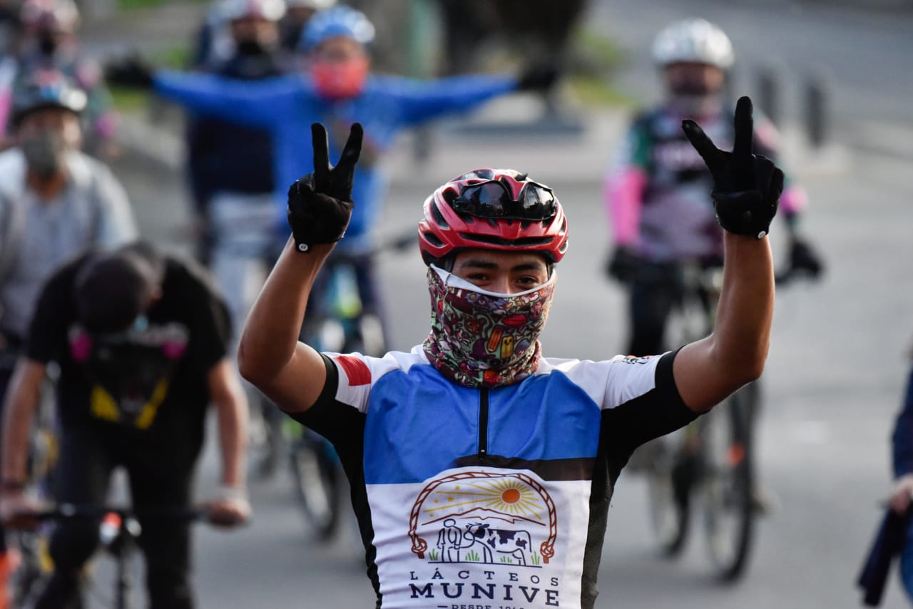Participan más de trescientos ciclistas en rodada del Ayuntamiento capitalino