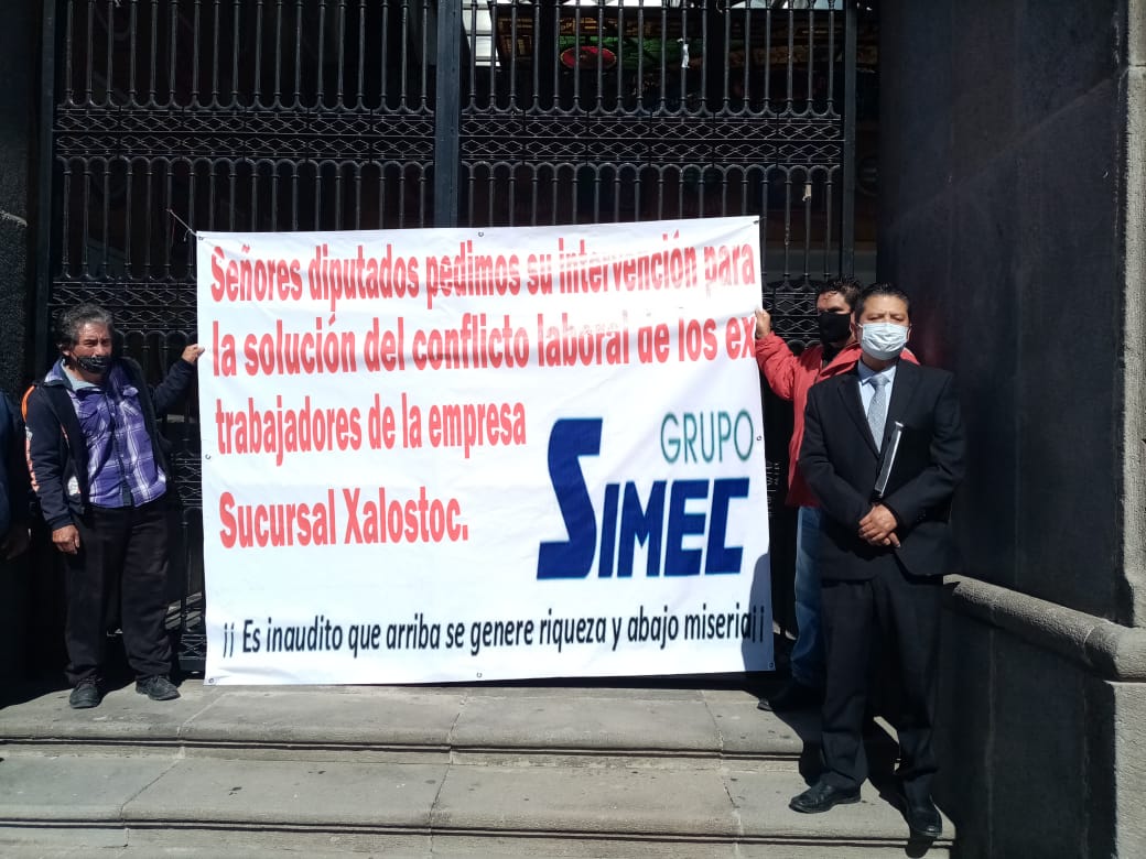 Se manifiestan frente al Congreso del Estado es trabajadores de SIMEC
