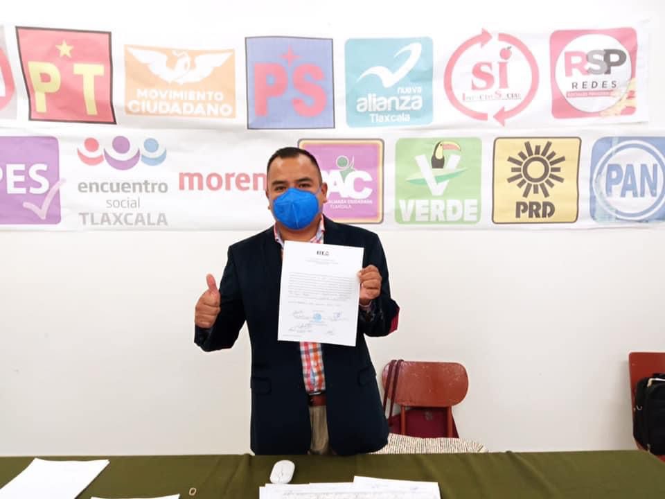 Ángelo Gutiérrez Hernández, recibe constancia de mayoría