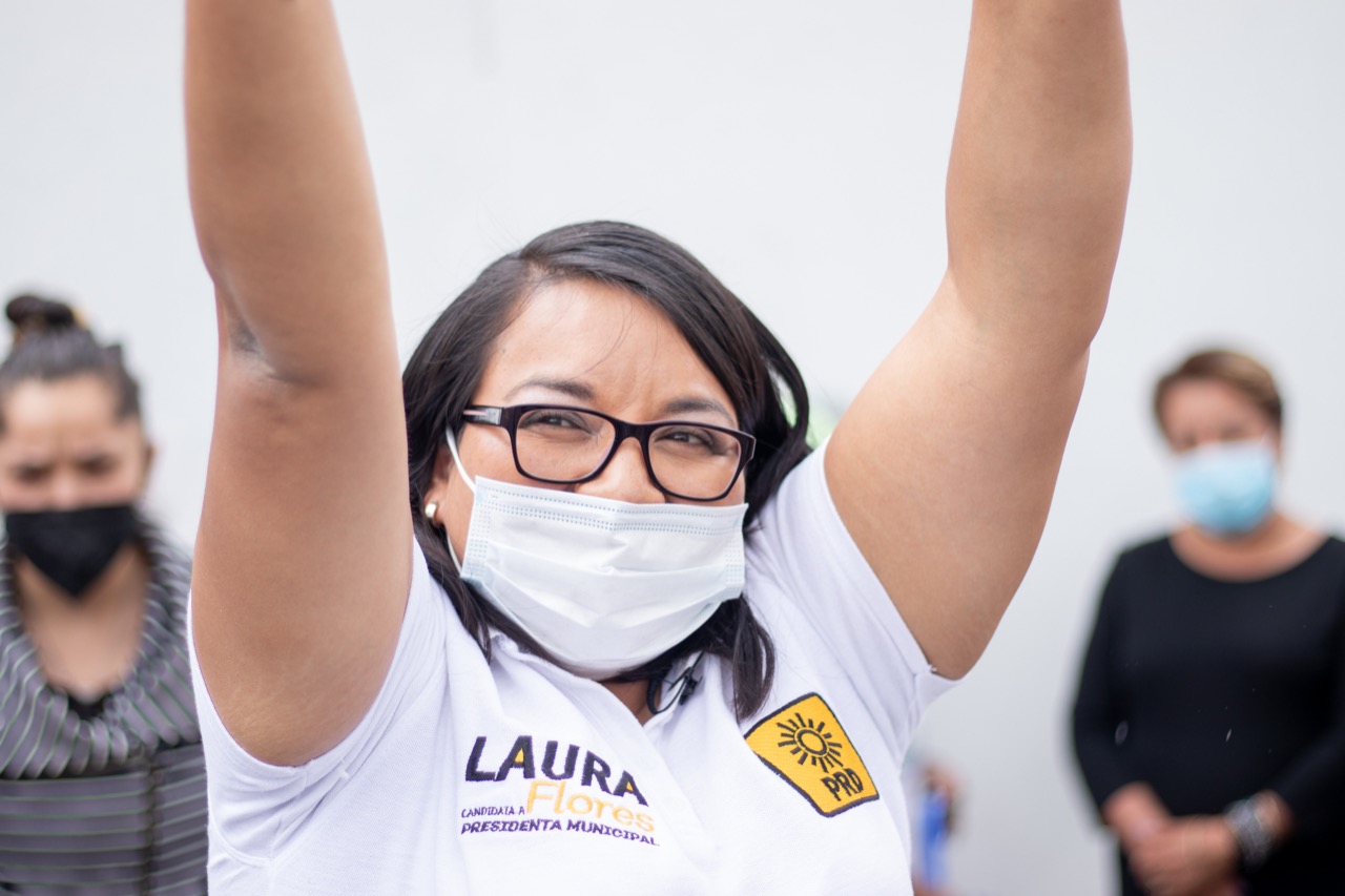 Arropada por Benito Juárez, recibe Laura Yamili constancia de mayoría