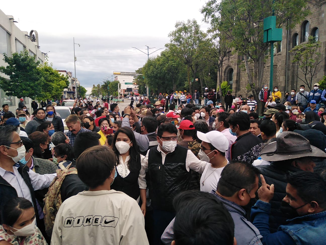 Protestan decenas de personas ante la victoria de Pablo Badillo