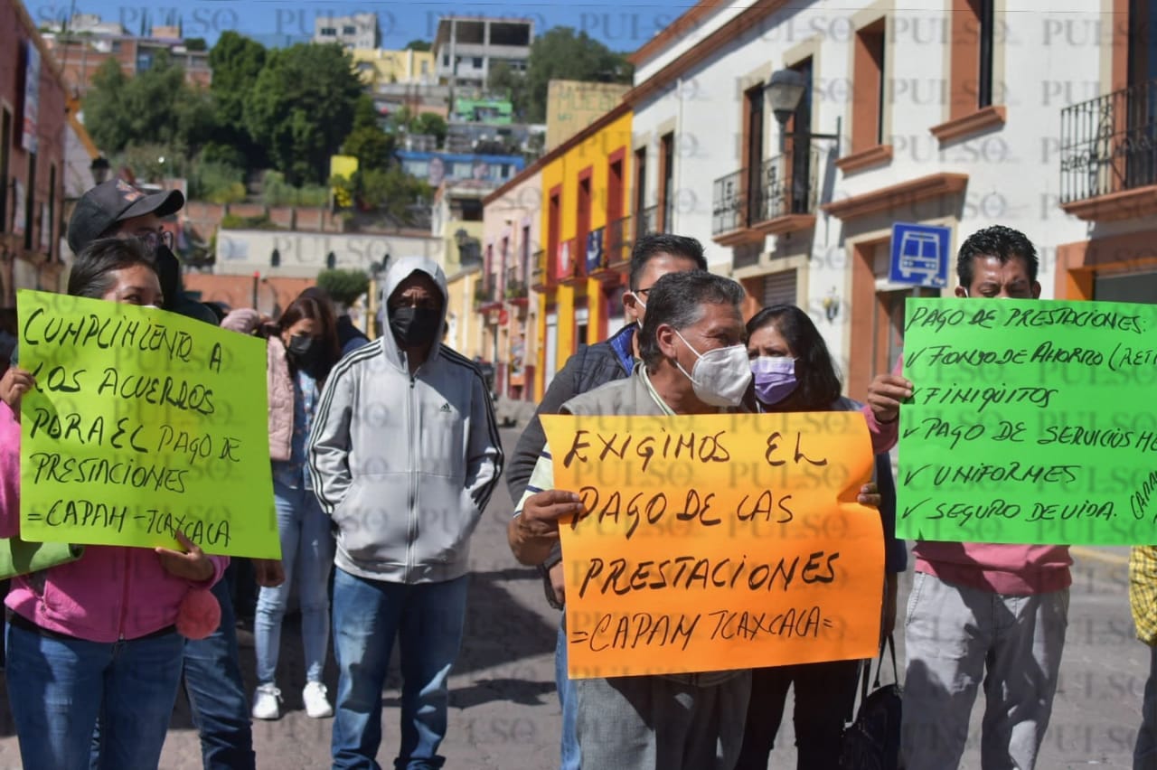 Trabajadores de la CAPAM exigen pago de sus prestaciones