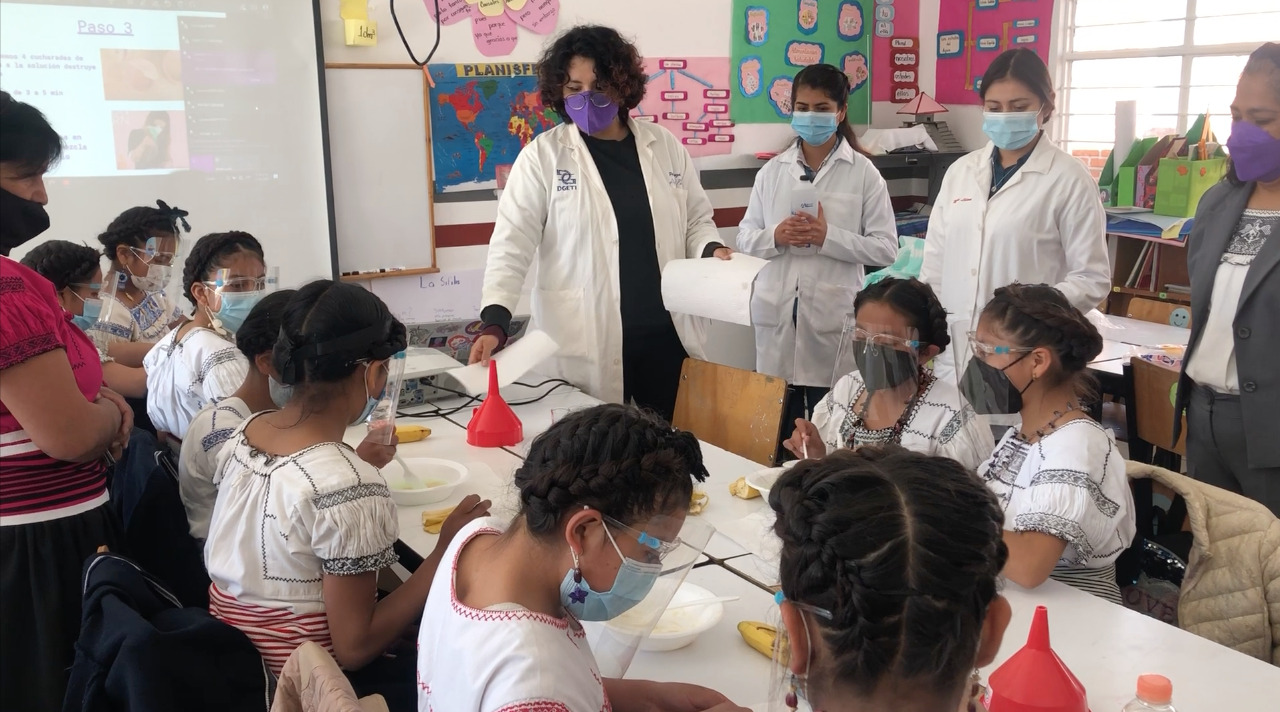 Impulsan el interés por la ciencia en niñas de primaria de Ixtenco