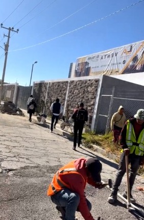 Encabeza alcalde de Apizaco estrategia permanente de bacheo