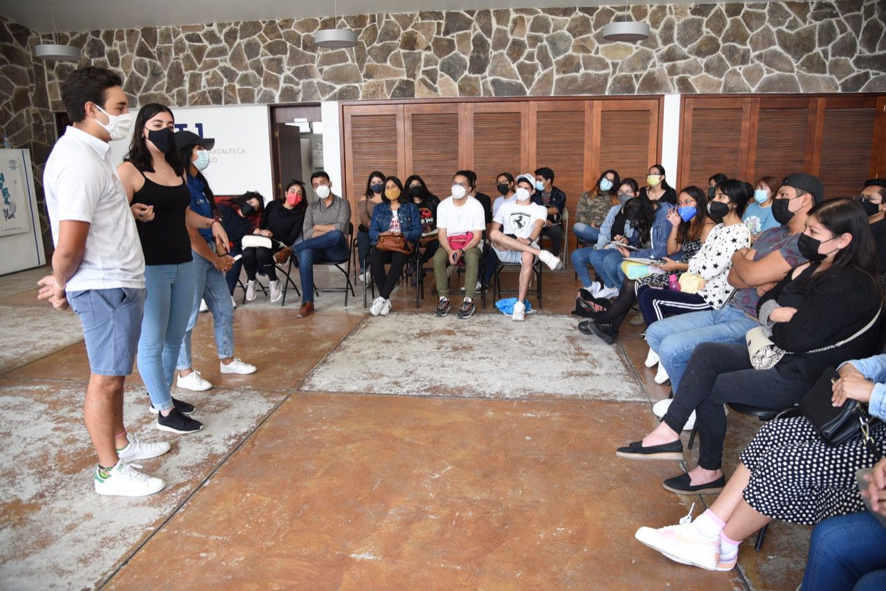 Estudiantes de idiomas de Tlaxcala sirven como traductores a voleibolistas profesionales