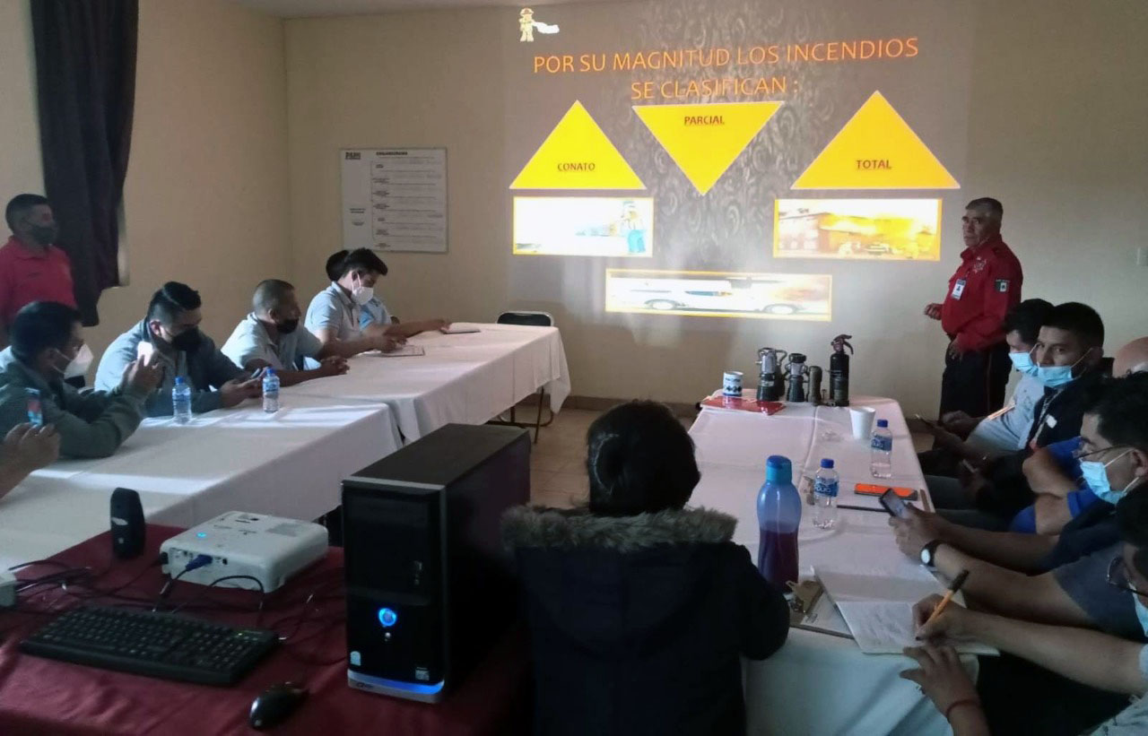 Bomberos de Tlaxcala capacitan en escuelas y empresas