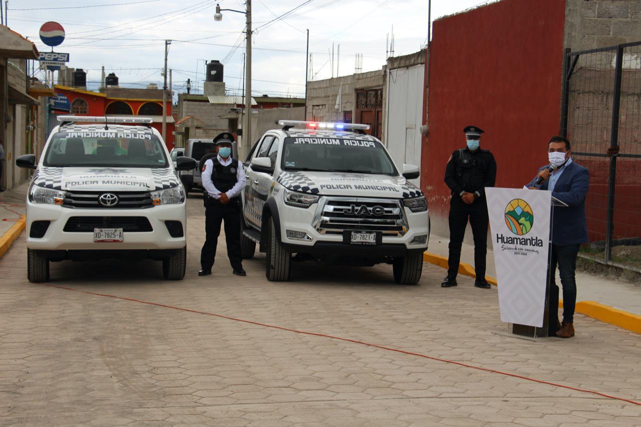 Entrega alcalde de Huamantla dos nuevas patrullas