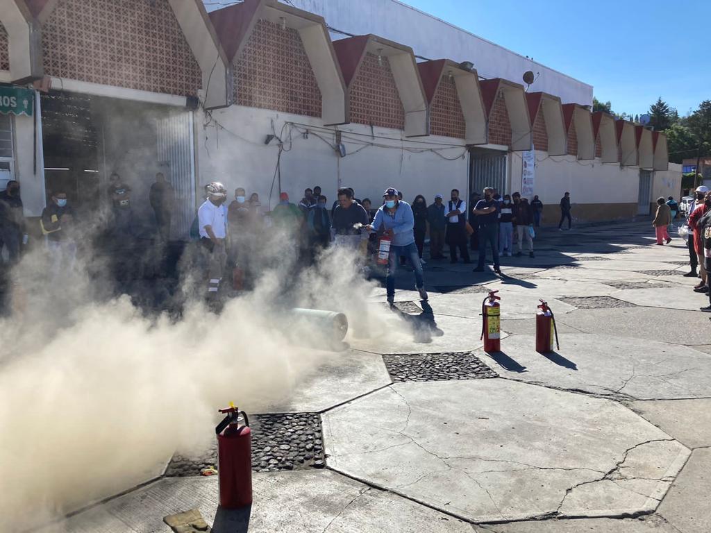 Capacita Protección Civil de Tlaxcala a locatarios del Mercado Municipal