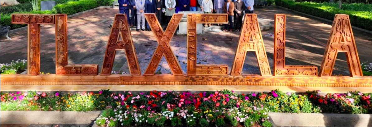 Devela Ayuntamiento letras de Tlaxcala esculpidas en madera