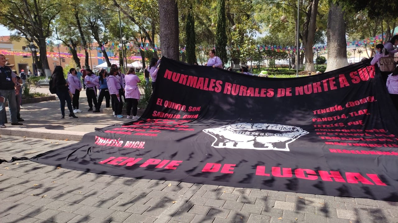 Normalistas de diferentes estados arriban a Tlaxcala para manifestarse