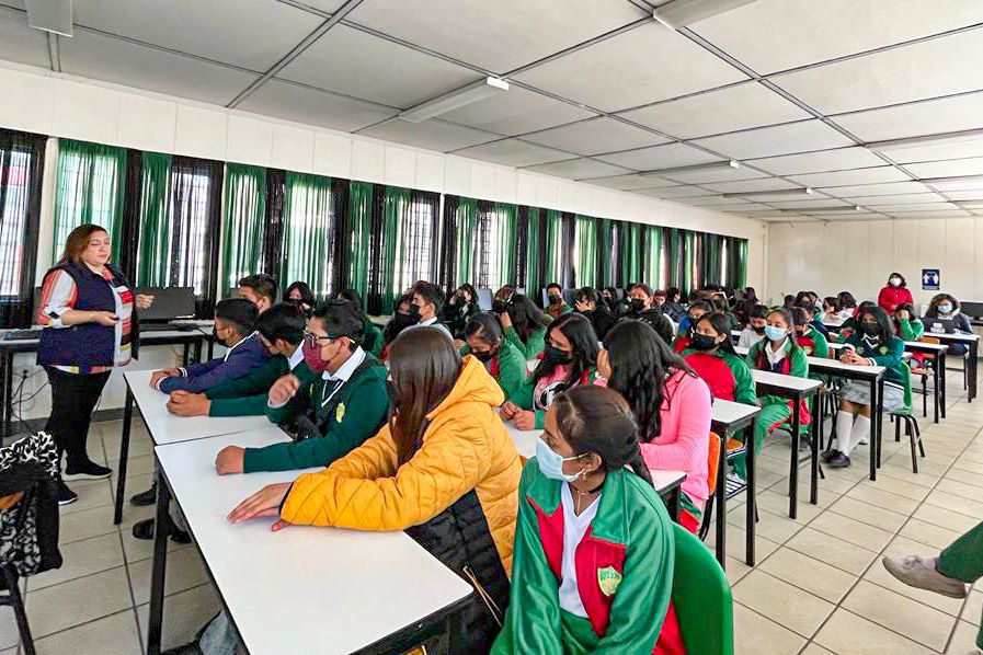 Imparten plática sobre prevención de violencia a estudiantes