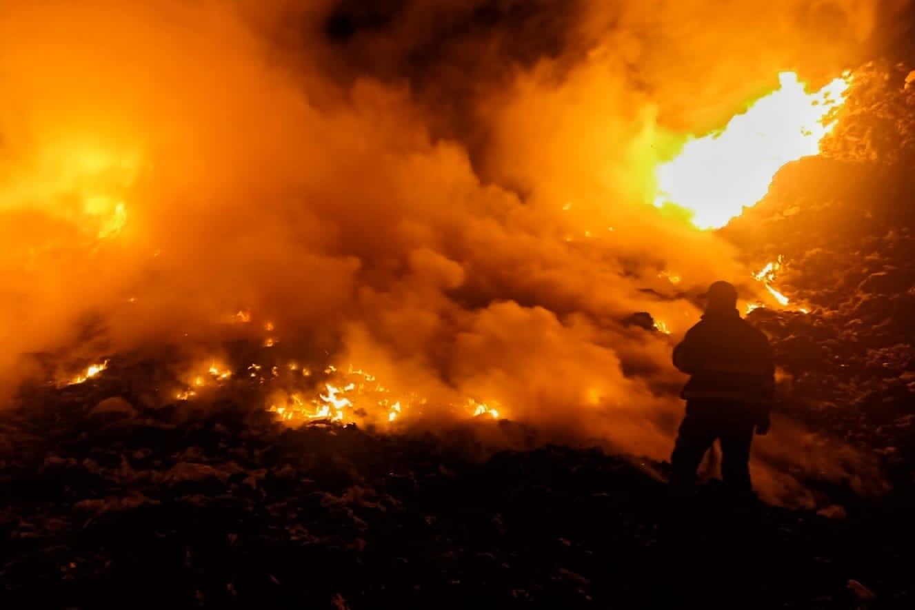 Atiende seguridad de Huamantla incendio en el relleno sanitario de Benito Juárez