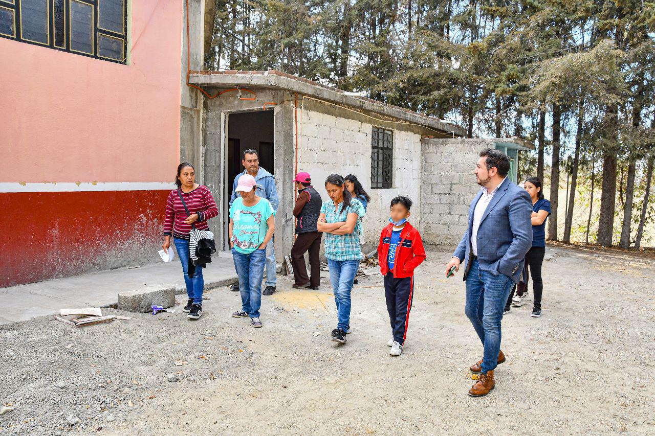 Entrega Santos Cedillo beneficios con el recurso de los parquímetros