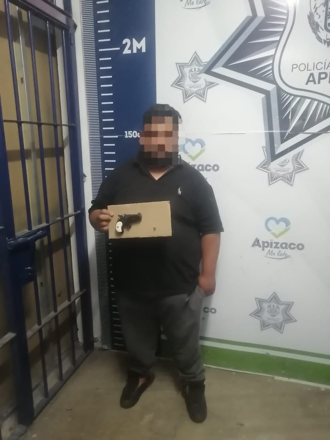 Binomio canino de la Policía de Apizaco asegura a sujeto por portación ilegal de arma de fuego