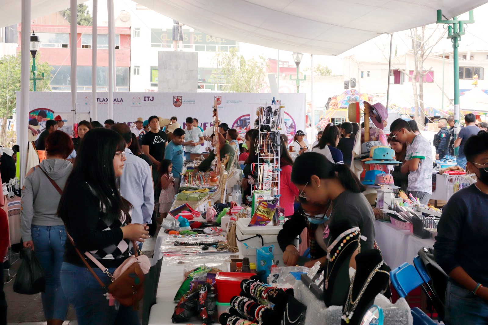 Inauguran primer “Mercado joven” en Chiautempan