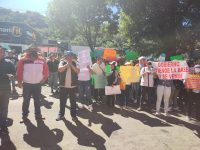 Protestan sindicalizados del 7 de mayo durante aniversario de gobierno