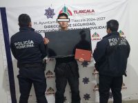 Detienen policías de Tlaxcala a presunto ladrón capturado por vecinos de Atempan