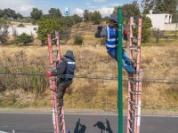 Avanza rehabilitación de la red de alumbrado público en San Sebastián Atlahapa