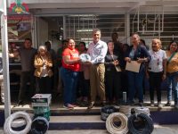 Beneficia presidente Alfonso Sánchez a escuelas de Atlahapa con entrega de suministros eléctricos