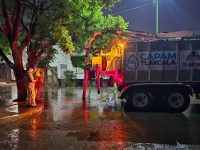 Responde brigada del Ayto. capitalino tras la lluvia de esta tarde y evita riesgos en calles de la capital