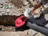 Repara la CAPAM red de drenaje en San Hipólito Chimalpa para proteger a las familias de un derrame de aguas negras
