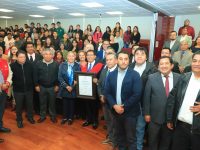 Por su liderazgo educativo, directores de Facultad entregan reconocimiento al Rector de la UATx