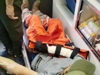 Protección Civil de la capital atiende a trabajador municipal lesionado en maniobras de compactador