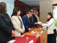Entrega la UATx  3,067  becas a igual número de estudiantes