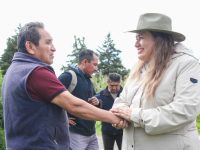 Blanca Angulo escucha y atiende inquietudes de vecinos de Xochiteotla