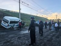 Aseguran SSC y Policía de Xaloztoc a tres sujetos por robo de una unidad de transporte público