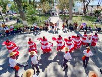 Acerca Ayto. de Tlaxcala expresiones artísticas a la ciudadanía en la Plaza de la Constitución