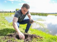 Alcalde ASG encabeza jornada de reforestación y convivencia en la Laguna de Acuitlapilco