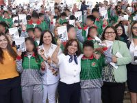 Entregan la Cartilla de Derechos de las Mujeres a estudiantes de secundaria en Tlaxcala