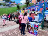 Visitantes “Miguelitos” de otros estados, acuden a Chiautempan por su tradición textil y calidez