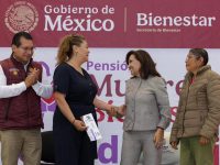 Entregan tarjetas del programa Pensión Mujeres Bienestar en Tlaxcala