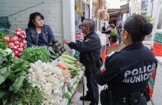 Policía de Chiautempan realiza acciones de proximidad social en el Mercado Hidalgo